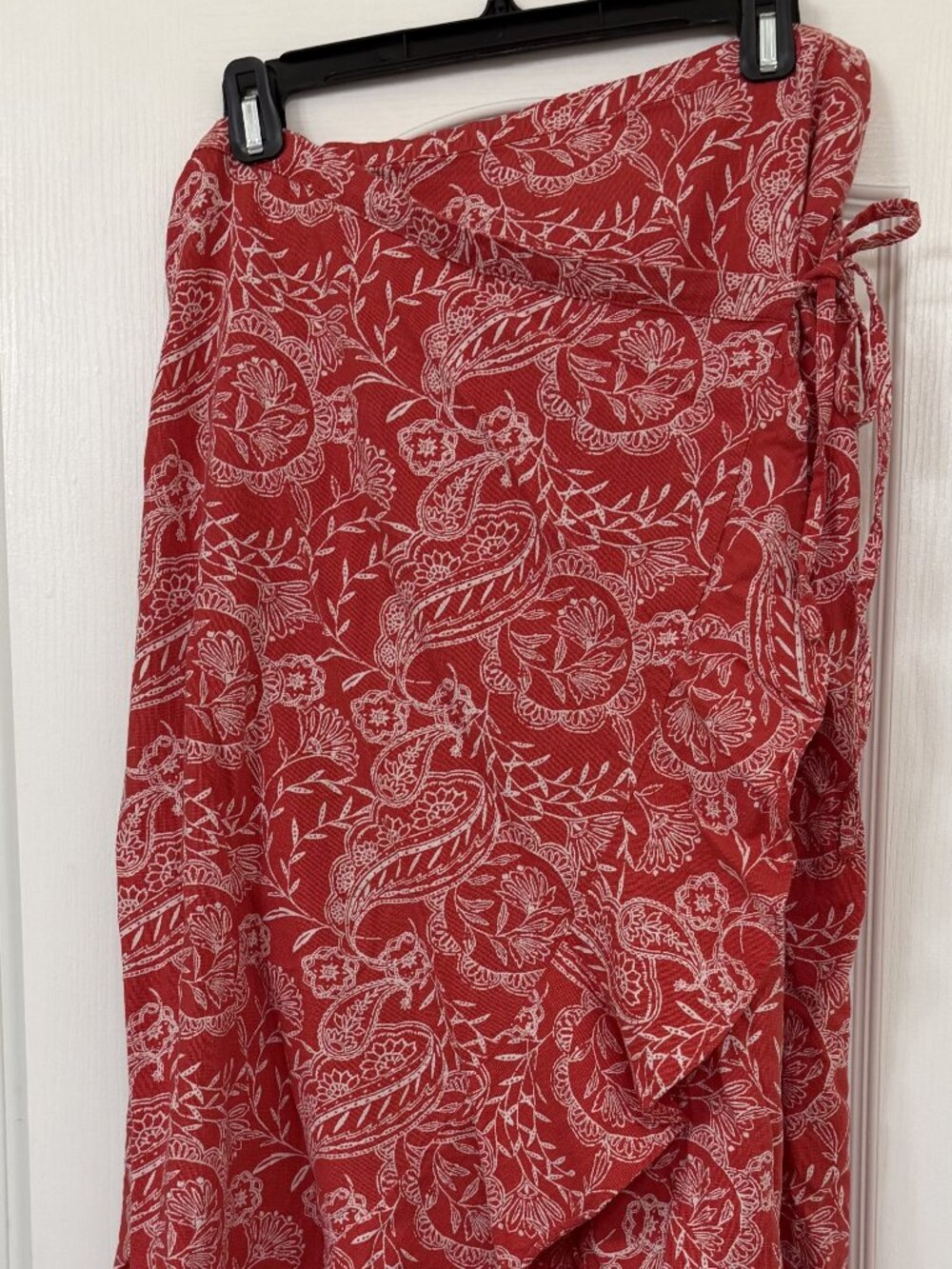 Women's Universal Threads Red & Cream Wrap Skirt size L